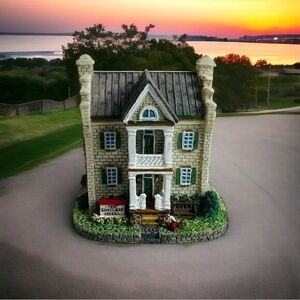 NIB Vintage Liberty Falls House Figurine THE SINCLAIR HOTEL Collectible Mini
